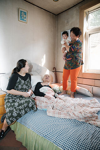 Muxinji, a family documentary project recording intimacy and growth