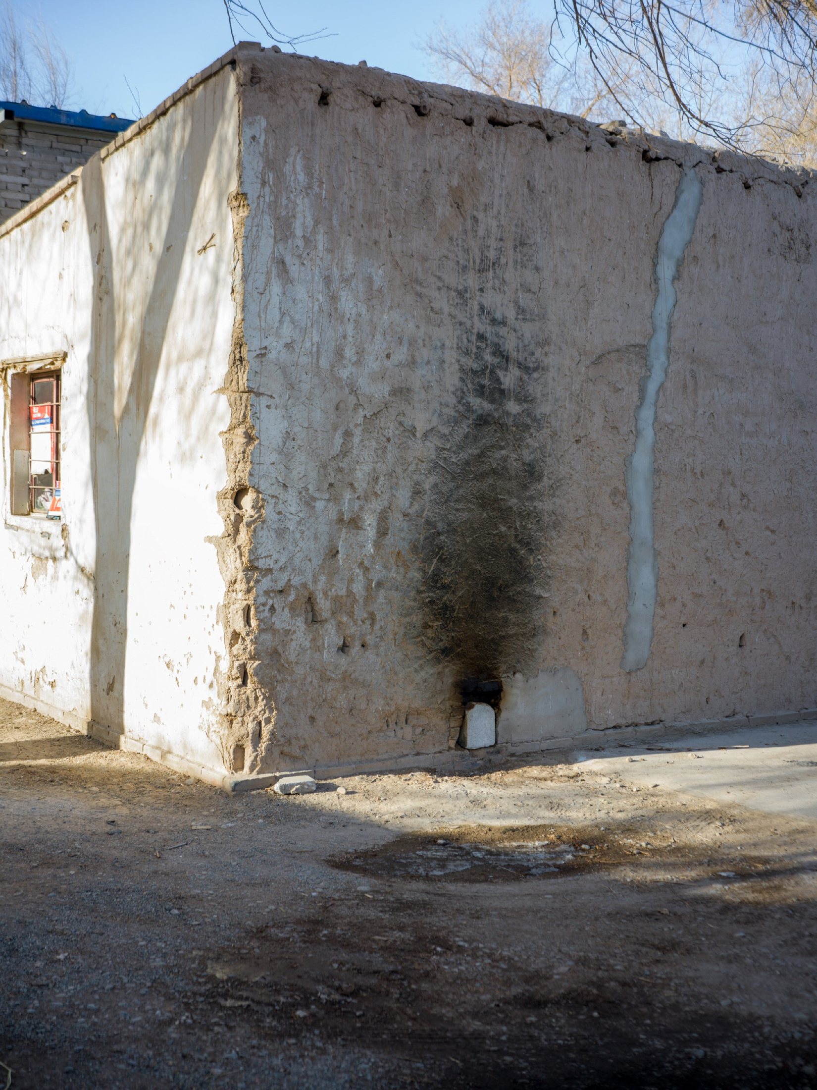 Abandoned Realm, a photographic series on abandoned spaces and traces of time